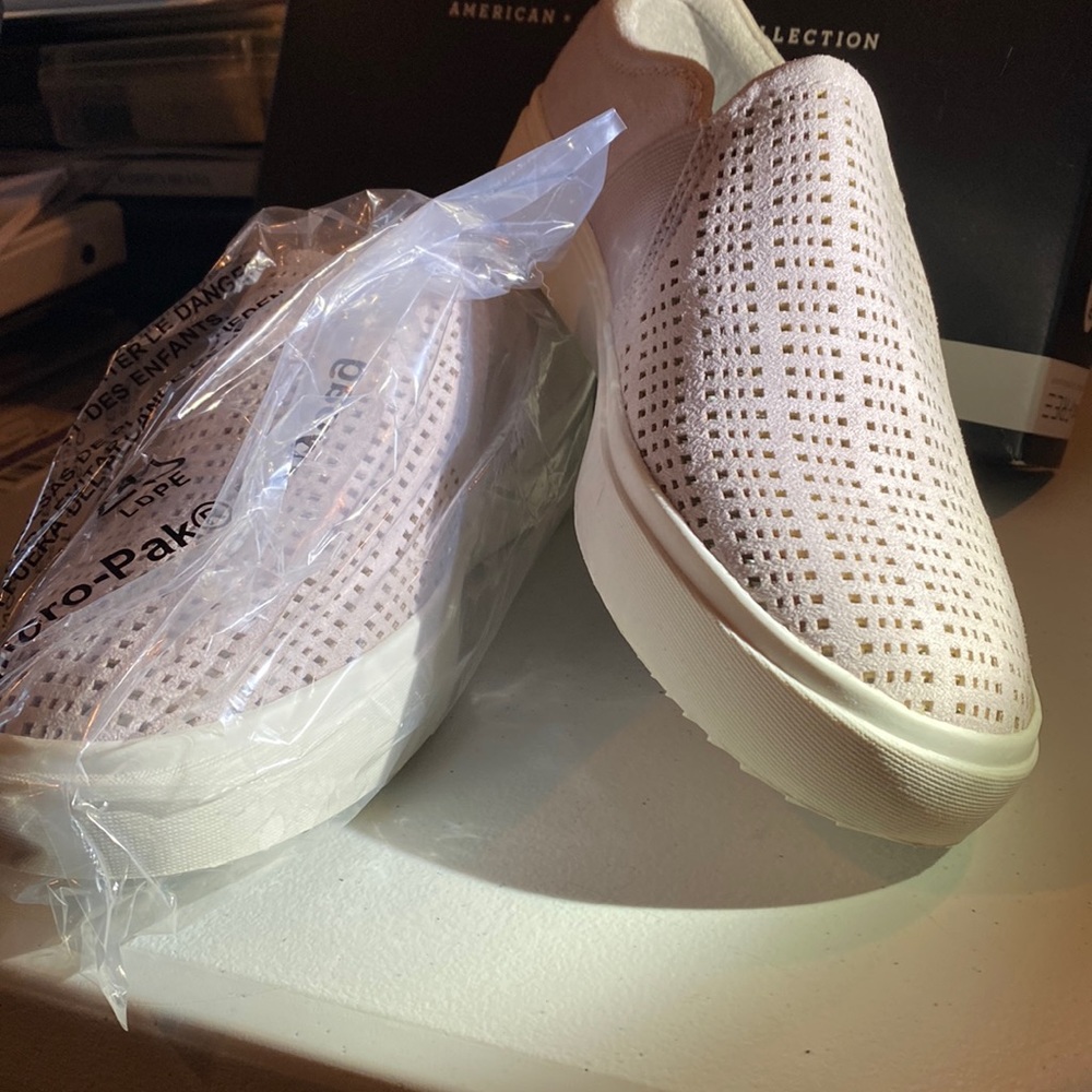 Brand new Dr Scholls, Be free, energy technology shoes. Lilac mist size 71/2.